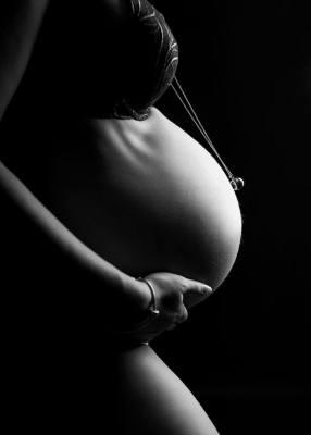 Séance photo grossesse studio - Gwen Photographie Champagne-Ardenne